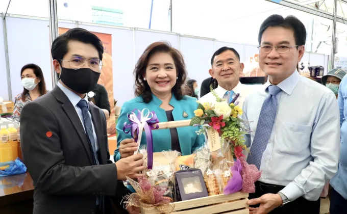การบินไทยร่วมกับกระทรวงพาณิชย์สนับสนุนเกษตรกรไทยผ่านผลิตภัณฑ์จากครัวการบิน