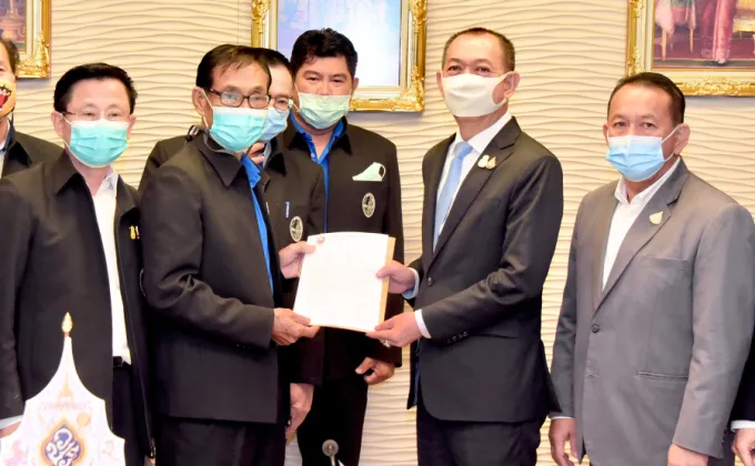 รัฐมนตรีเกษตรฯ เป็นผู้แทนรับหนังสือร้องเรียนจากสมาคมการประมงแห่งประเทศไทย