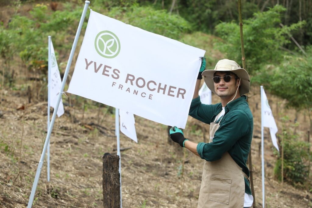 Yves Rocher (อีฟ โรเช่) แบรนด์ความงามอันดับ 1 ของฝรั่งเศส ชวน 2 หนุ่มอนุรักษ์ “อเล็กซ์ - บอย” ปลูกป่า สร้างจิตสำนึกอนุรักษ์สิ่งแวดล้อม
