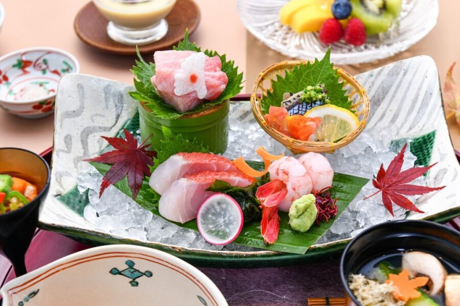 ห้องอาหารยามาซาโตะเชิญทุกท่านมาลิ้มลองอาหารญี่ปุ่นต้นตำรับส่งท้ายฤดูใบไม้ร่วงที่ประเทศญี่ปุ่น