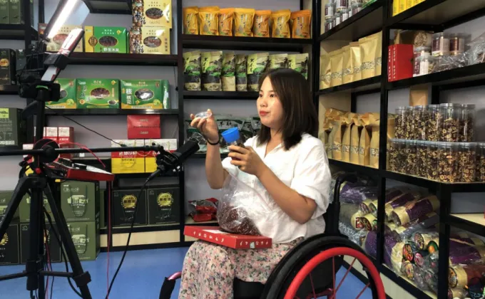 Across China: ความพิการไม่ใช่อุปสรรคในกระแสไลฟ์สตรีมมิ่งอันเฟื่องฟูของจีน