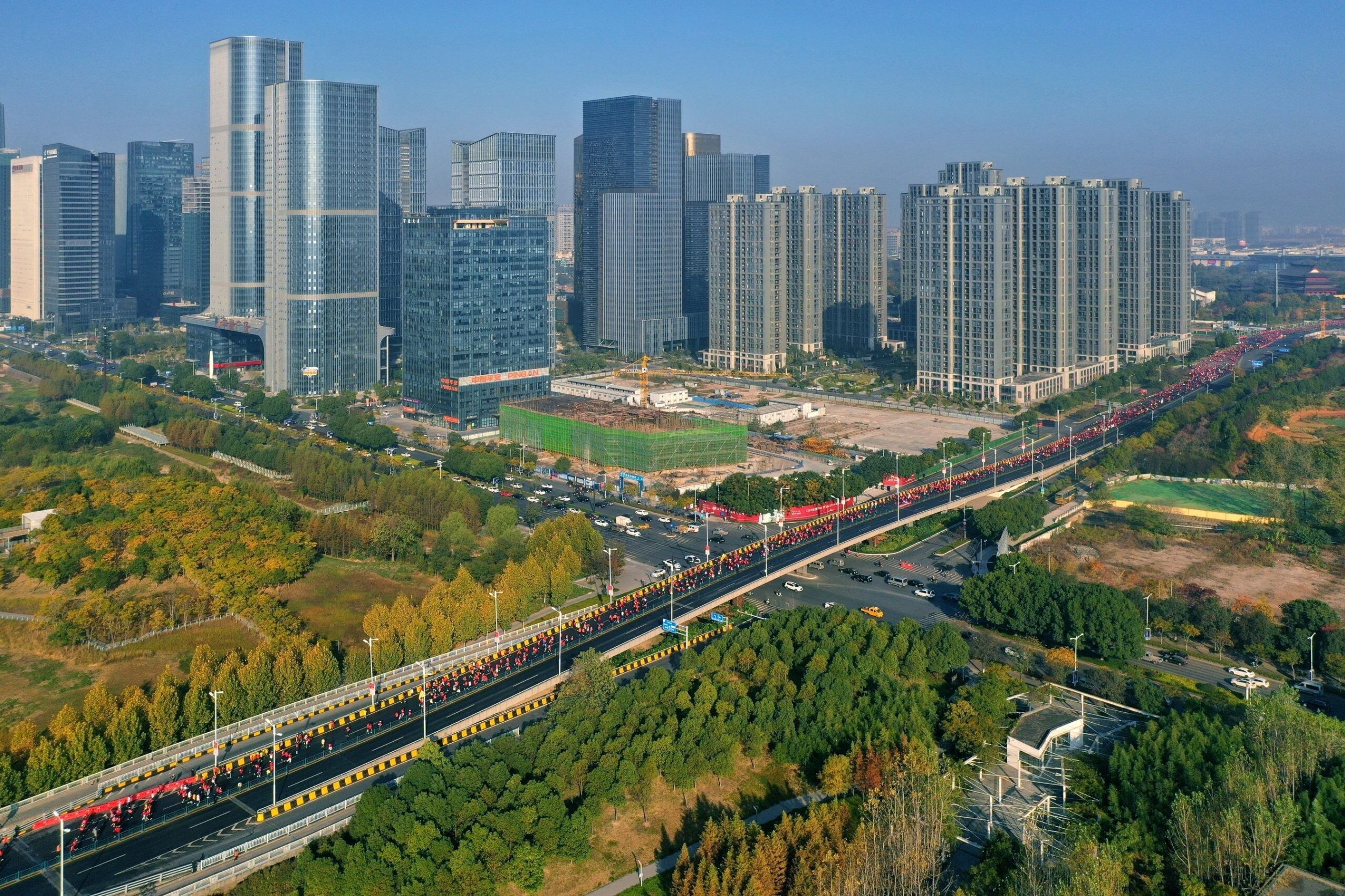Xinhua Sports: เมืองอี้อูของจีนจัดงานวิ่ง "2020 Yiwu Half Marathon" มุ่งพัฒนาเมืองให้คึกคัก