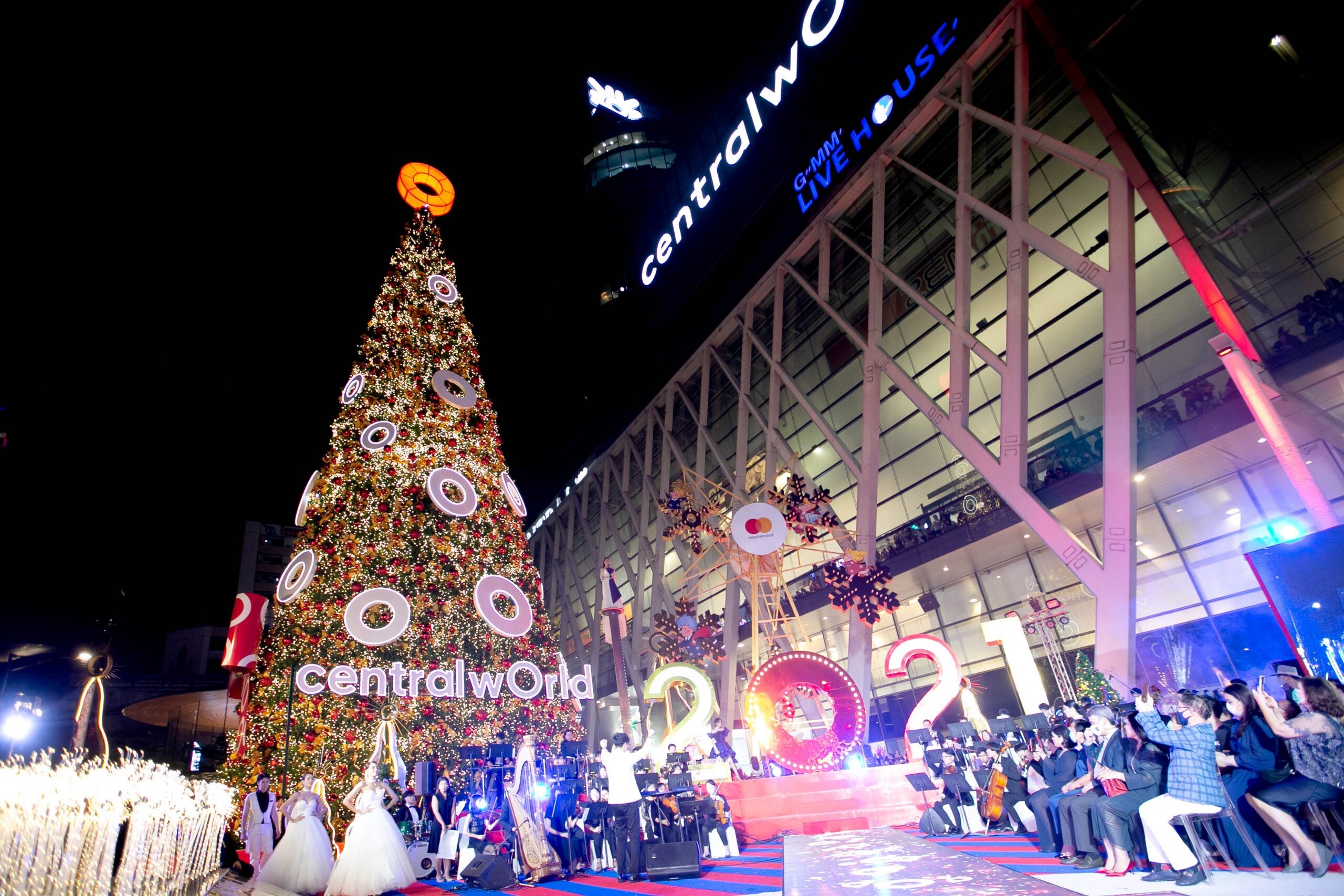 ที่สุดแห่งไฟต้นคริสต์มาสยักษ์หน้าเซ็นทรัลเวิลด์ สัญลักษณ์ของการเริ่มต้นเทศกาลฉลองความสุขแห่งเอเชีย 'wOrld Of happiness 2021 at centralwOrld'