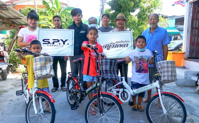 สบู่วิภาดามอบจักรยานเด็กในชุมชนทุ่งครุ