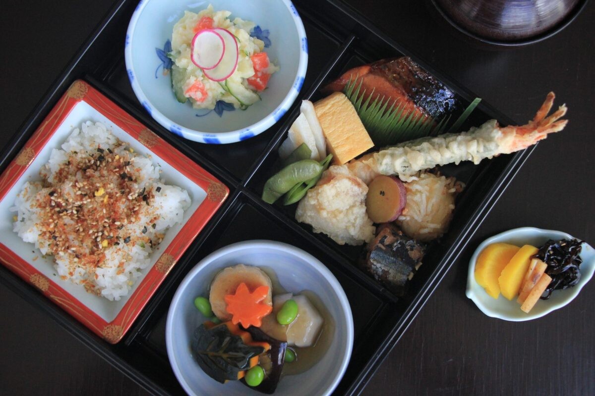 เมนูอาหารญี่ปุ่นสั่งกลับบ้านจากห้องอาหารยามาซาโตะ