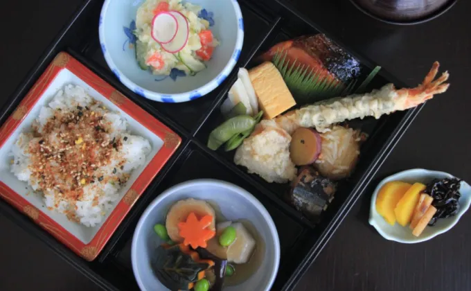 เมนูอาหารญี่ปุ่นสั่งกลับบ้านจากห้องอาหารยามาซาโตะ