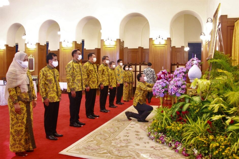 ไอแบงก์ ถวายแจกันดอกไม้และลงนามถวายพระพรสมเด็จพระกนิษฐาธิราชเจ้า กรมสมเด็จพระเทพรัตนราชสุดาฯ สยามบรมราชกุมารี