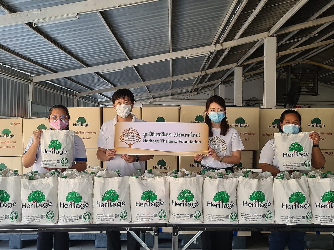 Heritage Thailand Foundation joined forces with Samut Sakhon Public Health sending encouragement to fight Covid-19