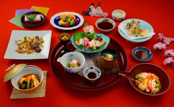 อาหารชุดพิเศษเพื่อร่วมฉลองเทศกาลวันเด็กผู้หญิงของประเทศญี่ปุ่นที่ห้องอาหาร