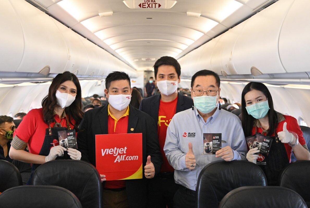ไทยเวียตเจ็ทเซอร์ไพรส์ผู้โดยสารบนเที่ยวบินพิเศษ "เมจิก ไฟลท์" พร้อมประกาศความร่วมมือกับ แบล็คแคนยอน