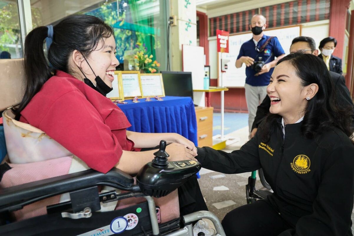 นฤมล เยือนชลบุรี ยกระดับศักยภาพคนพิการ สร้างอาชีพที่มั่นคง