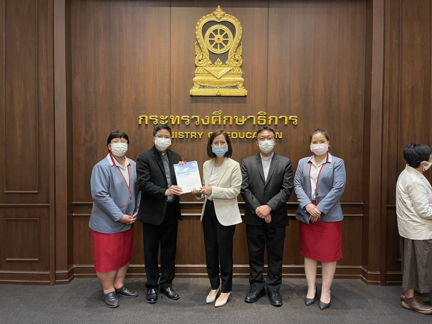 โรงเรียนอัสสัมชัญสมุทรปราการ เป็นตัวแทนโรงเรียนในเครือมูลนิธิคณะเซนต์คาเบรียลแห่งประเทศไทยเข้าพบรัฐมนตรีว่าการกระทรวงศึกษาธิการ ประชุมอย่างไม่เป็นทางการ