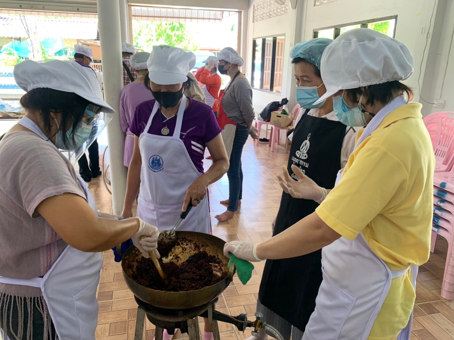 นักงานพัฒนาฝีมือแรงงานแม่ฮ่องสอน ดำเนินการจัดฝึกอบรม สาขาการทำขนมไทย