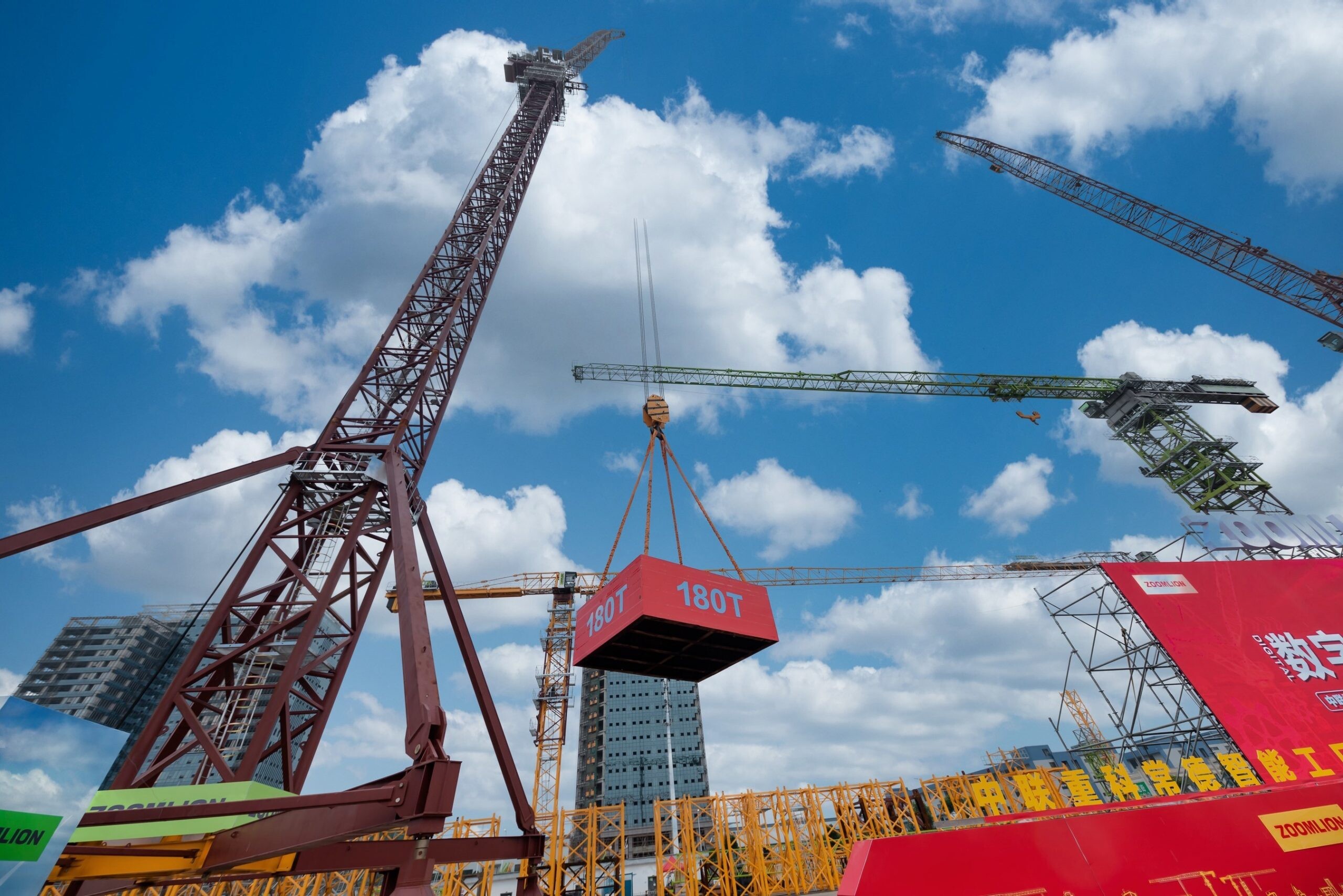 Xinhua Silk Road: Zoomlion's smart tower crane plant in Central China put into operation