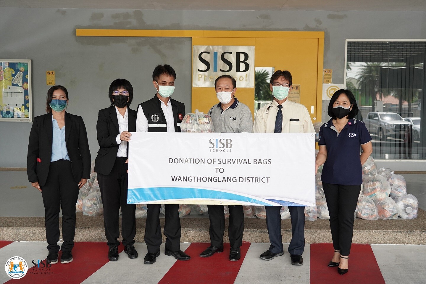 SISB บริจาคถุงยังชีพ 300 ชุดเพื่อช่วยเหลือผู้ยากไร้ในพื้นที่เขตวังทองหลาง