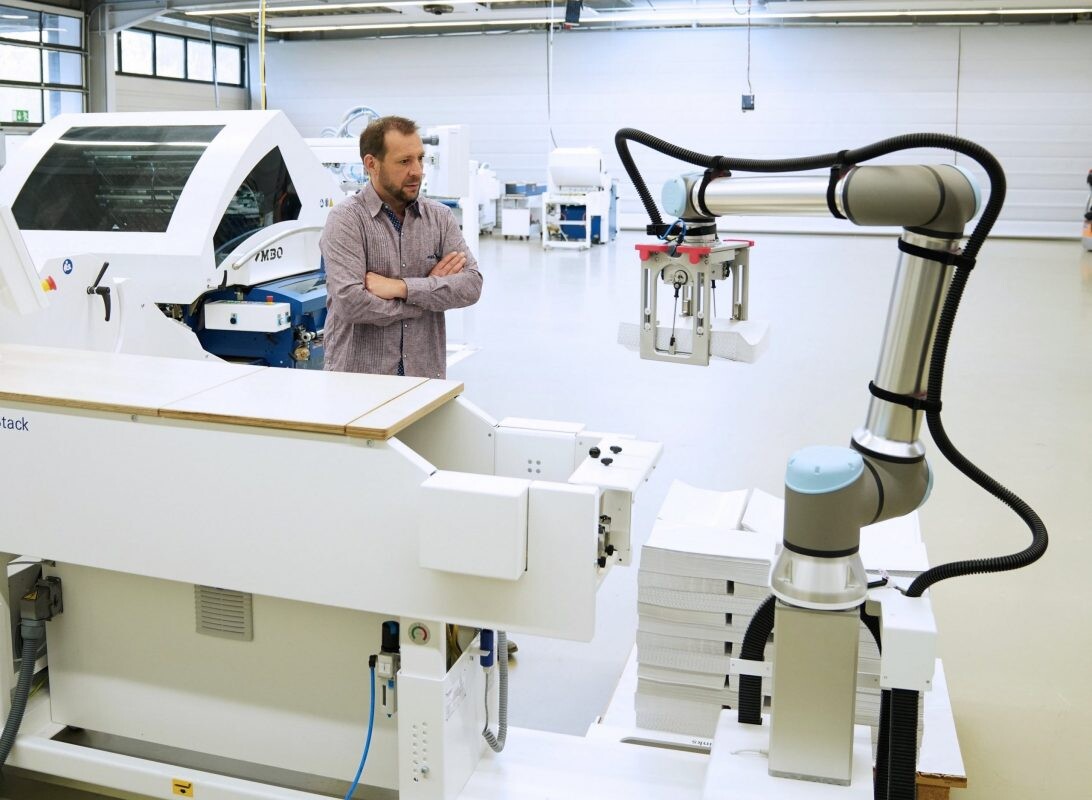 ยูนิเวอร์ซัล โรบอท เปิดตัวหุ่นยนต์โคบอทรุ่น UR10e ที่สามารถรับน้ำหนักมากขึ้นถึง 25%