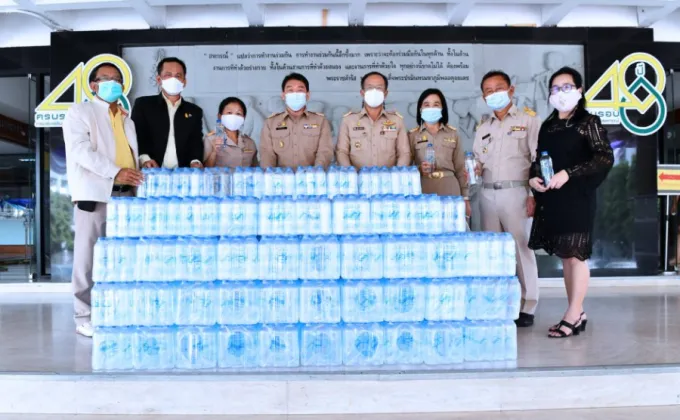 บริจาคน้ำดื่มจากร้านสหกรณ์เทเวศร์ให้โรงพยาบาลสนาม