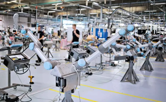 ความสัมพันธ์ของมนุษย์กับหุ่นยนต์ในการทำงานอุตสาหกรรม