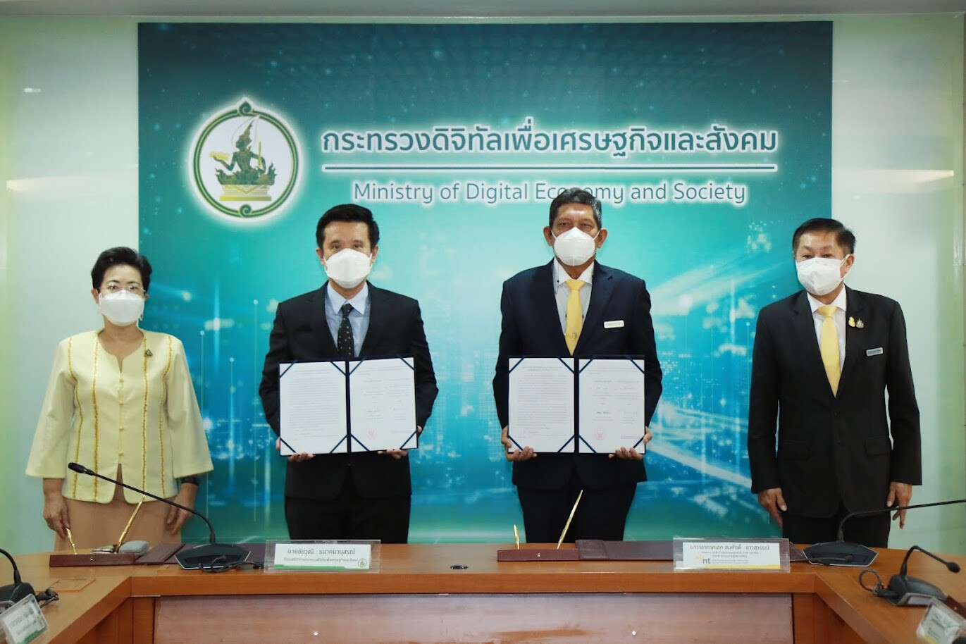 ดีอีเอส ลงนามสัญญามอบสิทธิ NT บริหารไทยคมหลังหมดสัมปทาน