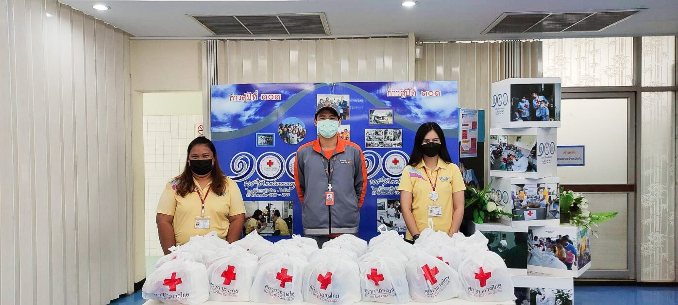 เคอรี่ เอ็กซ์เพรส จัดทีม "เฉพาะกิจ" หนุนสภากาชาดไทย สู้วิกฤติโควิด-19 ส่งด่วน "กล่องพ้นภัย" ช่วยผู้ป่วย "กักตัวที่บ้าน" ในกรุงเทพฯ-ปริมณฑล