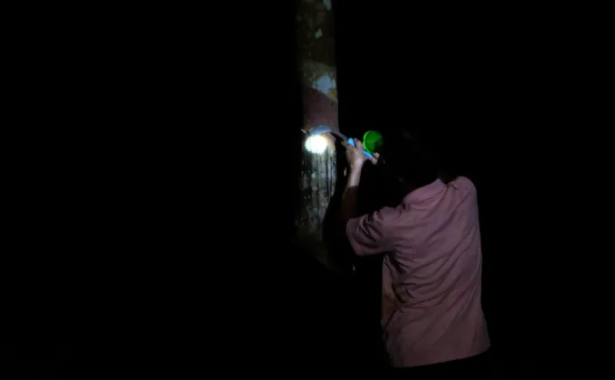 ชาวสวนยางกาญจนบุรียังกรีดยาง-ขายยางได้ตามปกติหลังประกาศปิดพื้นที่ควบคุม