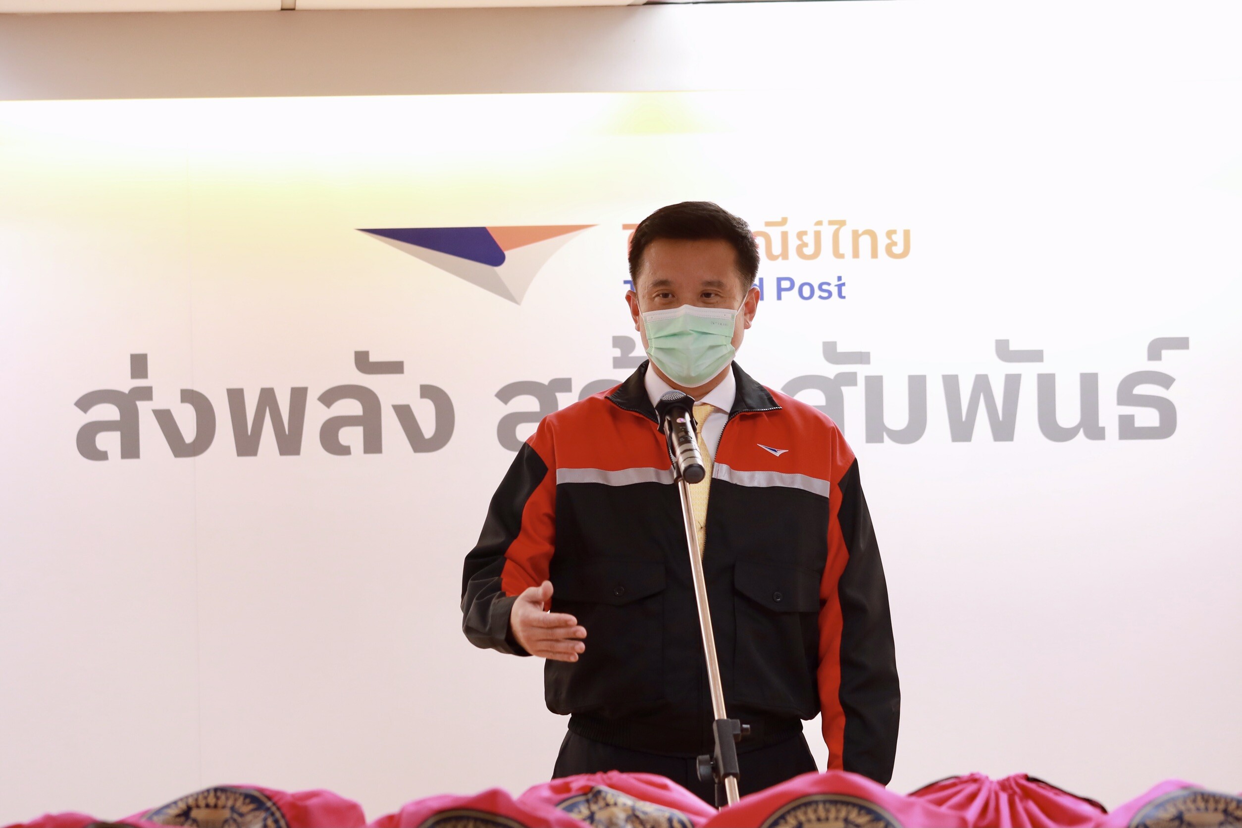 "ชัยวุฒิ" มอบไปรษณีย์ไทยหนุน พม. ส่งถุงน้ำใจมอบความรัก ความห่วงใยช่วยกลุ่มเปราะบาง-ผู้ป่วยใน กทม.