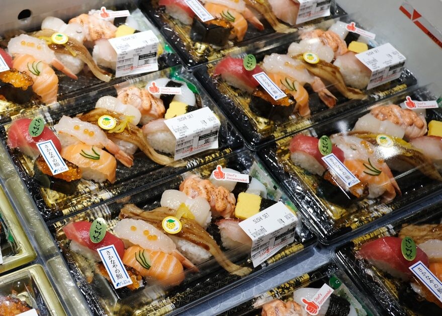 ห้างสรรพสินค้าสยาม ทาคาชิมายะ ณ ไอคอนสยาม นำความสดใหม่ส่งตรงจากตลาดปลาญี่ปุ่นพร้อมเสิร์ฟซูชิและซาซิมิถึงบ้านคุณ!