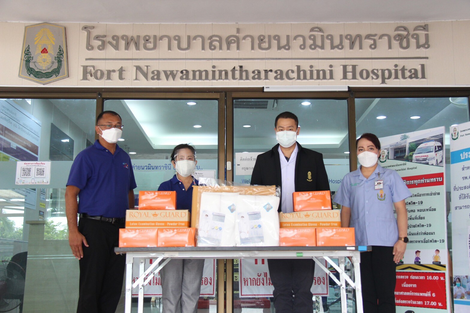 ม.ศรีปทุม ชลบุรี รวมน้ำใจ มอบชุด PPE โรงพยาบาลค่ายนวมินทราชินี สู้ภัย COVID -19