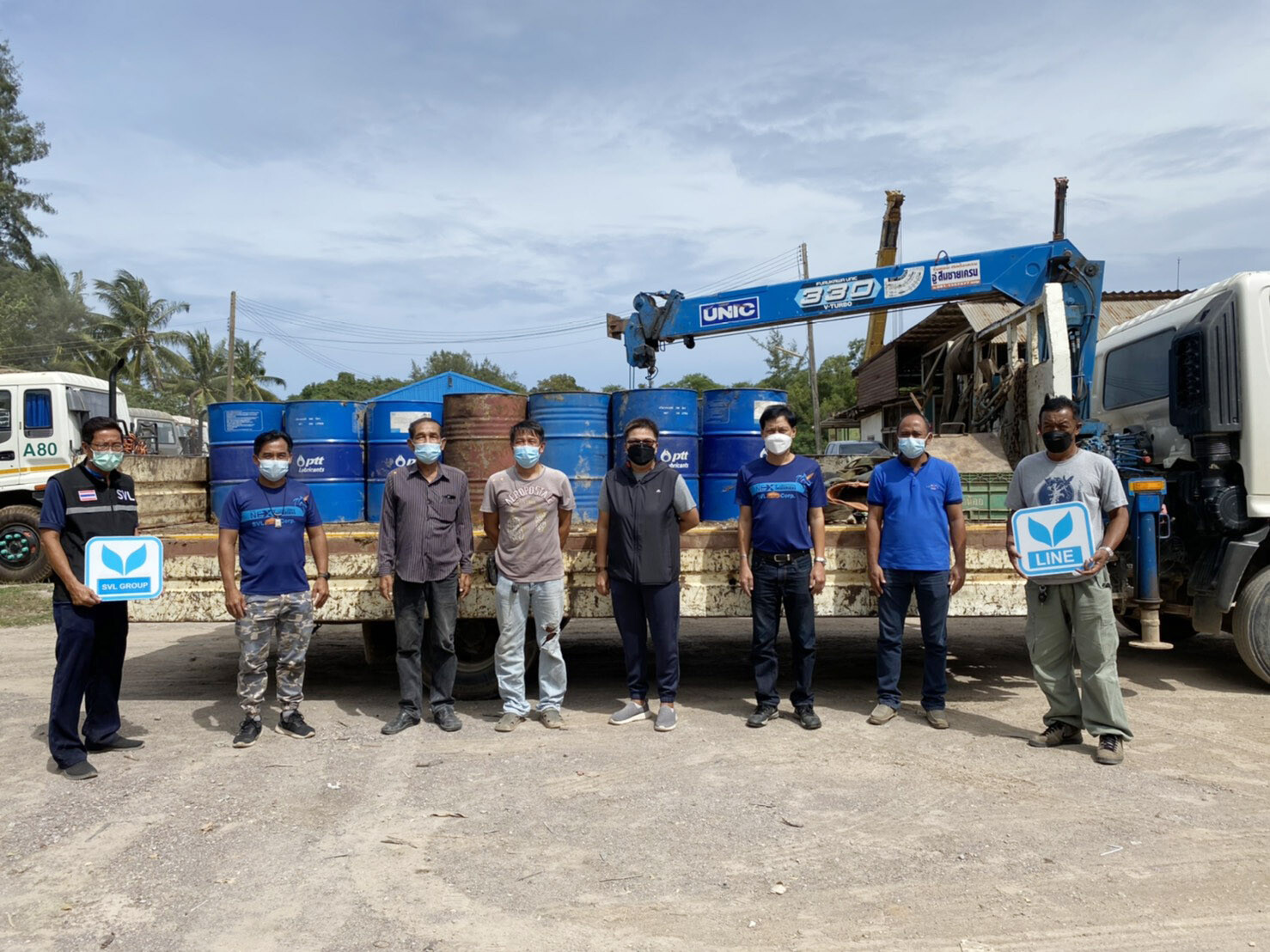 SVL สนับสนุนชุมชน มอบถังน้ำมันทำกระชัง กลุ่มผู้เลี้ยงปลากะพง อ.บางสะพาน