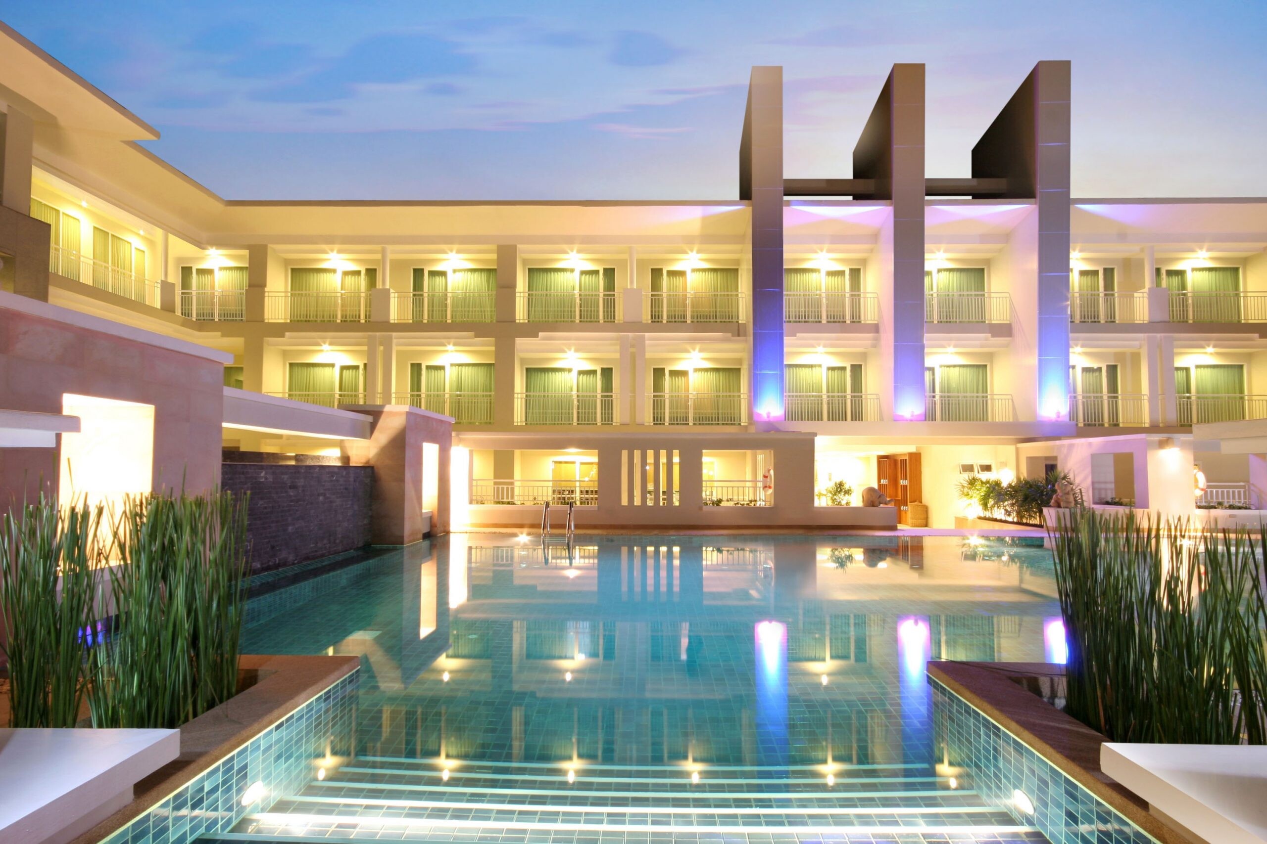 เที่ยวเมืองไทย เที่ยวได้ไม่ต้องรอ ล็อกความสุขกับดีลห้องพักราคาพิเศษ เริ่มต้นเพียง 900 บาท/คืน ณ โรงแรมในเครือเคป แอนด์ แคนทารี โฮเทลส์