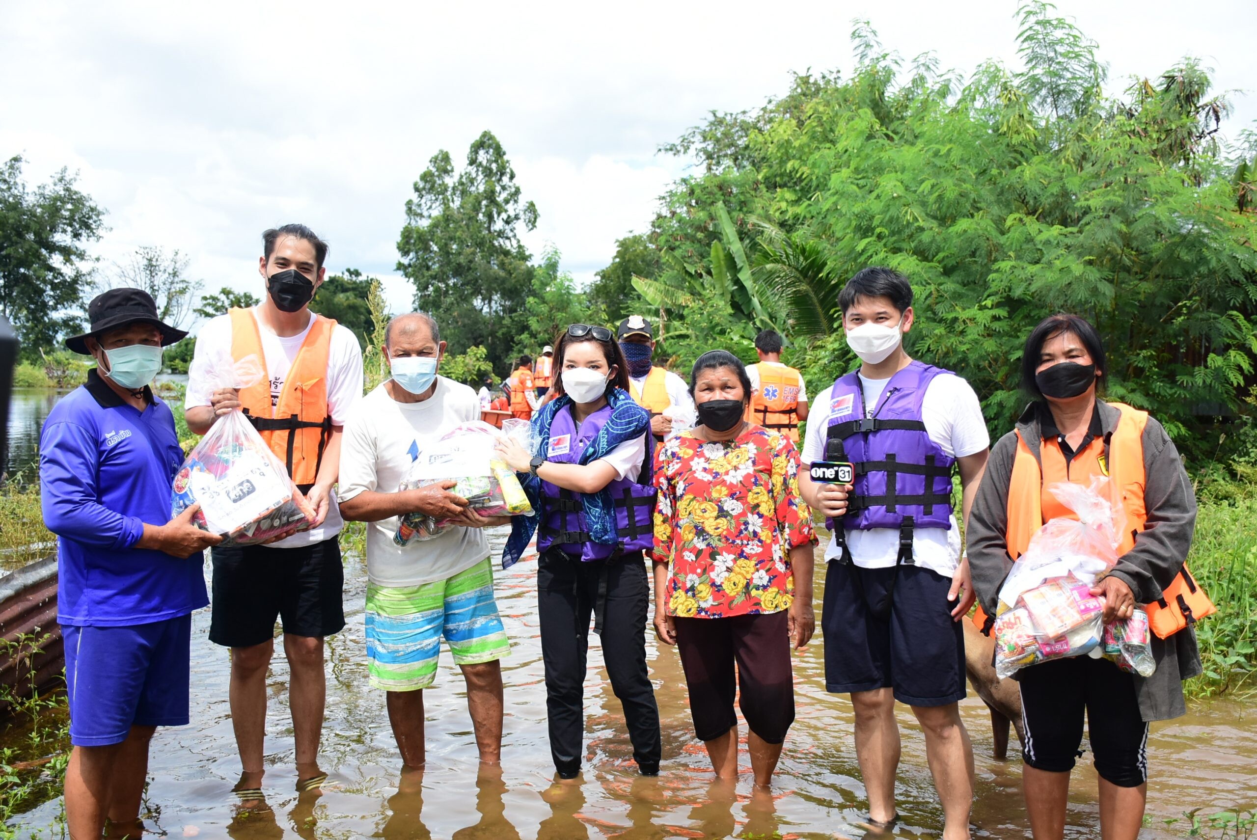 "วันสร้างสุข สู้ภัยน้ำท่วม" เร่งลงพื้นที่มอบถุงยังชีพ ช่วยเหลือผู้ประสบอุทกภัย โคราช