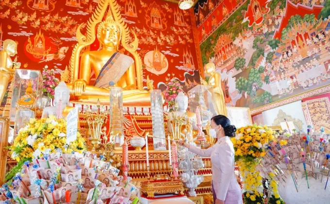 ธนาคารไทยพาณิชย์จัดพิธีถวายผ้าพระกฐินพระราชทาน