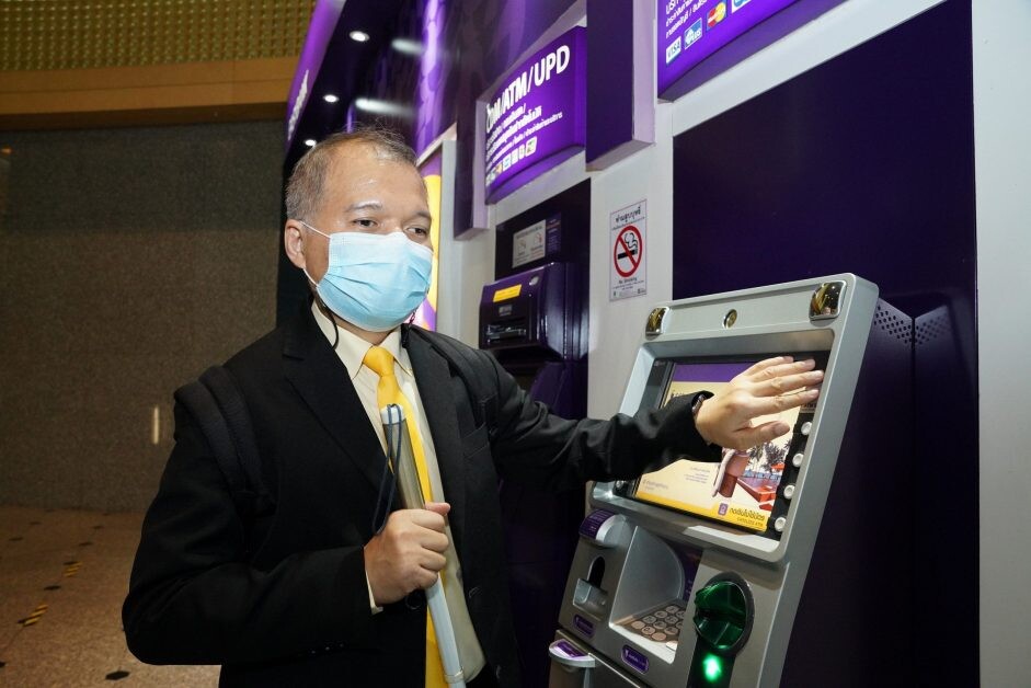 ธนาคารไทยพาณิชย์ รับมอบโล่ประกาศเกียรติคุณ "วุฒิสภา ศรัทธาความดี"  จากบริการเพื่อผู้พิการทางสายตาสามารถถอนเงินผ่านตู้ ATM SCB