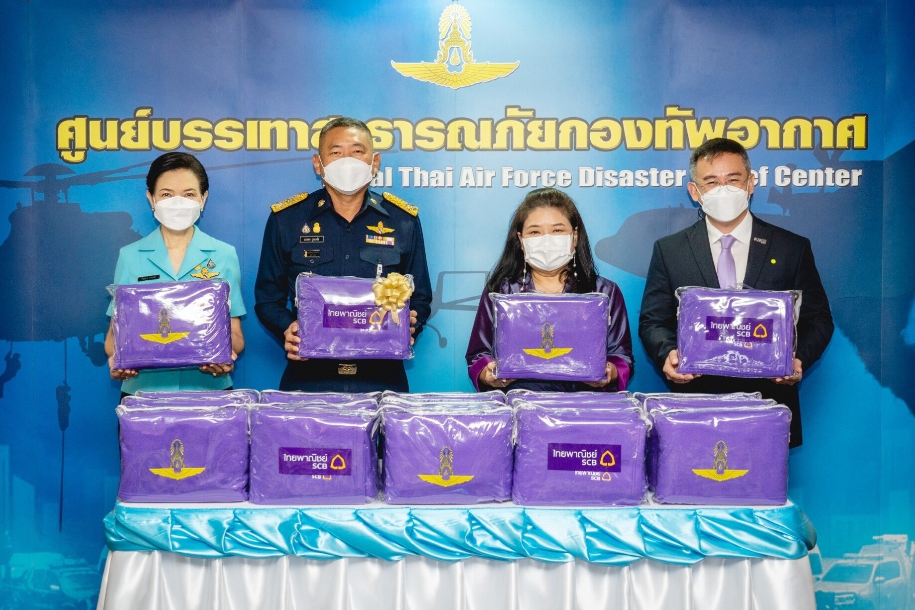 ธนาคารไทยพาณิชย์ร่วมกับกองทัพอากาศช่วยเหลือบรรเทาทุกข์ผู้ประสบภัยหนาว