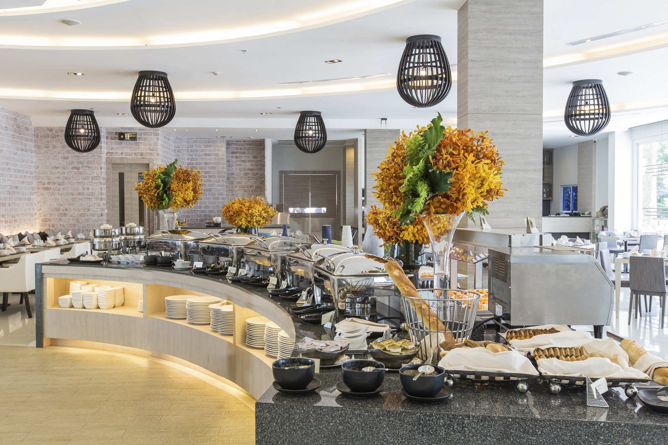 "บุฟเฟ่ต์นานาชาติมื้อค่ำ" อิ่มฟินทุกวันอังคาร ณ ห้องอาหาร ดิ ออร์ชาร์ด โรงแรมแคนทารี 304 ปราจีนบุรี