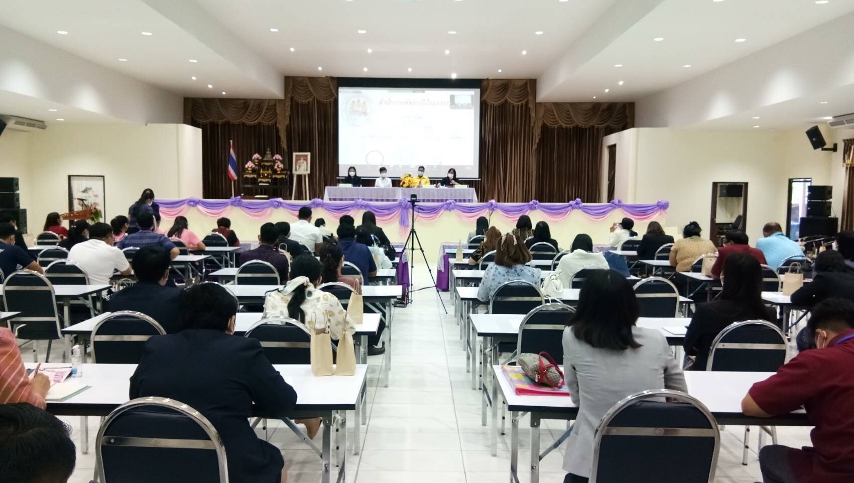 สนพ.ลพบุรี ร่วมประชุมแนะแนวโครงการเพิ่มทักษะด้านอาชีพแก่นักเรียนที่ไม่ได้เรียนต่อหลังจบการศึกษาภาคบังคับ