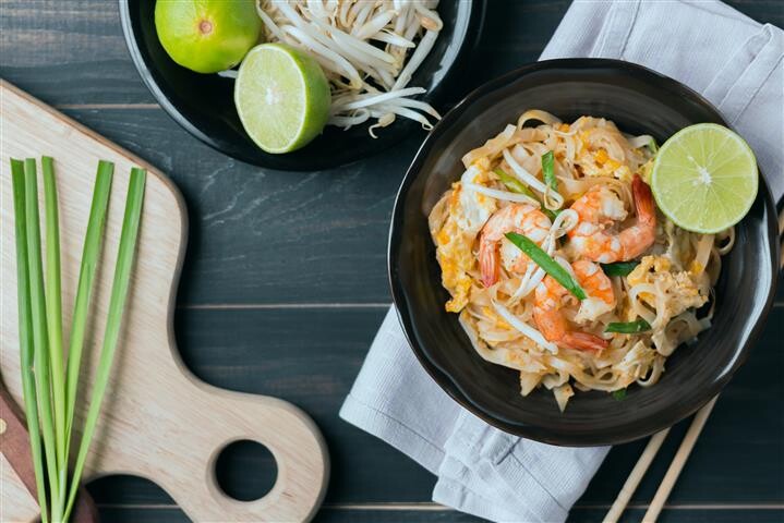 เรียนรู้เทคนิคการทำอาหารไทยยอดนิยม กับหลักสูตร "ผัดไทย-หอยทอด" ที่ วิทยาลัยดุสิตธานี