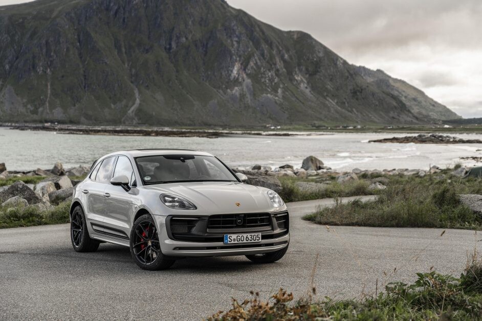 Porsche delivers more than 300,000 vehicles worldwide in 2021; Asia Pacific1 region achieves record-breaking performance