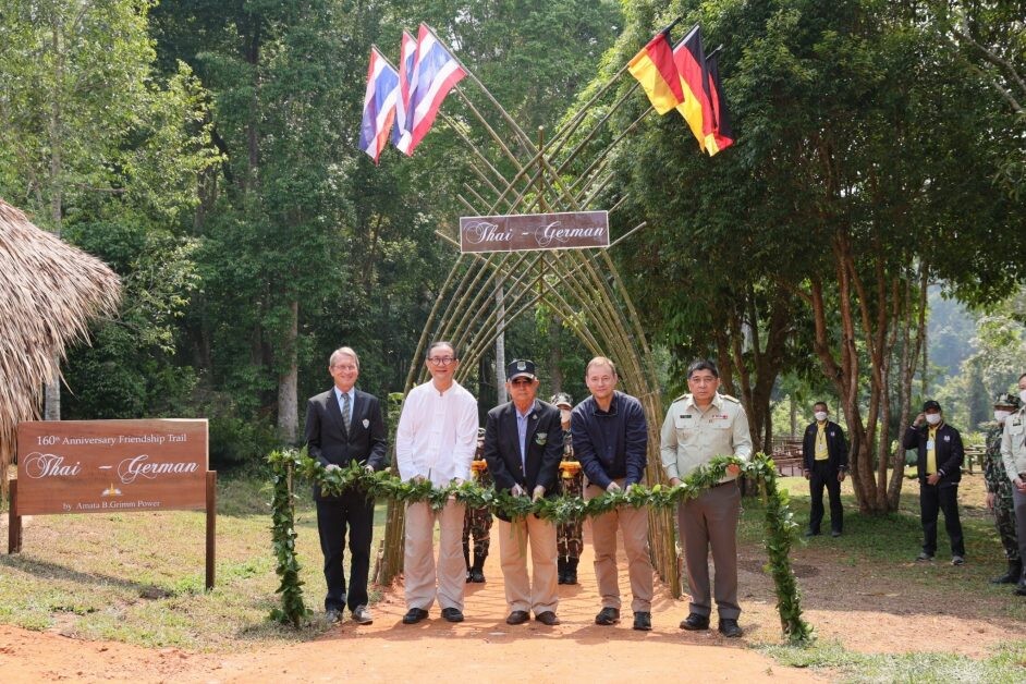 อมตะ บี.กริม เพาเวอร์ ร่วมกับสถานทูตเยอรมัน เปิดเส้นทางศึกษาธรรมชาติ "ผากล้วยไม้ - น้ำตกเหวสุวัต" ฉลองความสัมพันธ์ 160 ปี ไทย-เยอรมนี