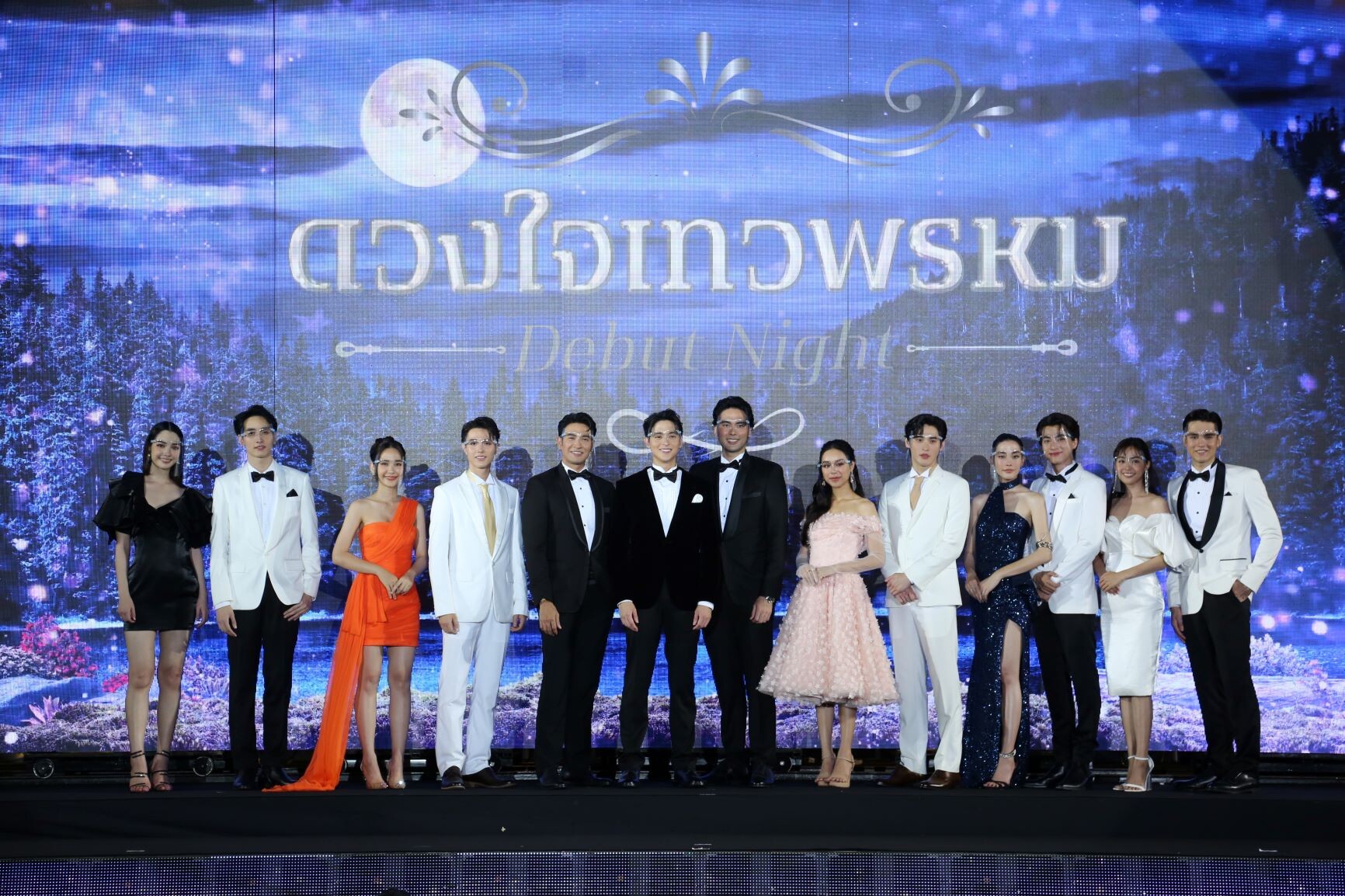 สิ้นสุดการรอคอย ช่อง 3 เปิดตัว 10 นักแสดง "ดวงใจเทวพรหม"  สุดปังแรงติดเทรนด์ทวิตเตอร์ประเทศไทย อันดับ 1 !