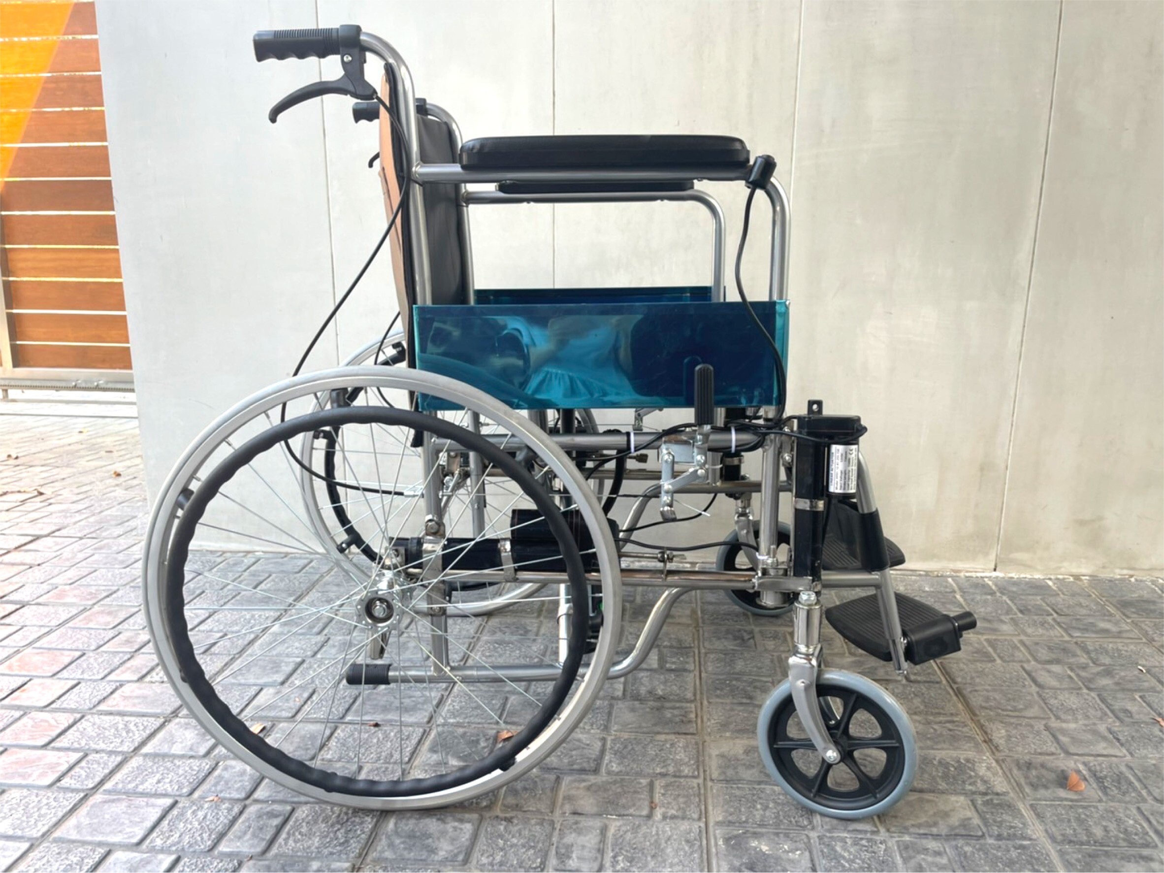 วช. หนุน นักประดิษฐ์รุ่นเยาว์ ประดิษฐ์ "อุปกรณ์เสริมเก้าอี้รถเข็น" ช่วยผู้สูงวัย คว้ารางวัลเหรียญทองเกียรติยศ เวทีเจนีวา