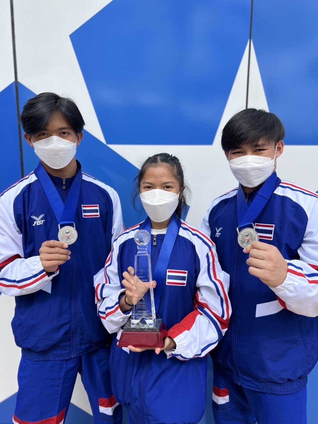 ม.หอการค้าไทย แสดงความยินดีกับนักศึกษาที่ได้รับรางวัล