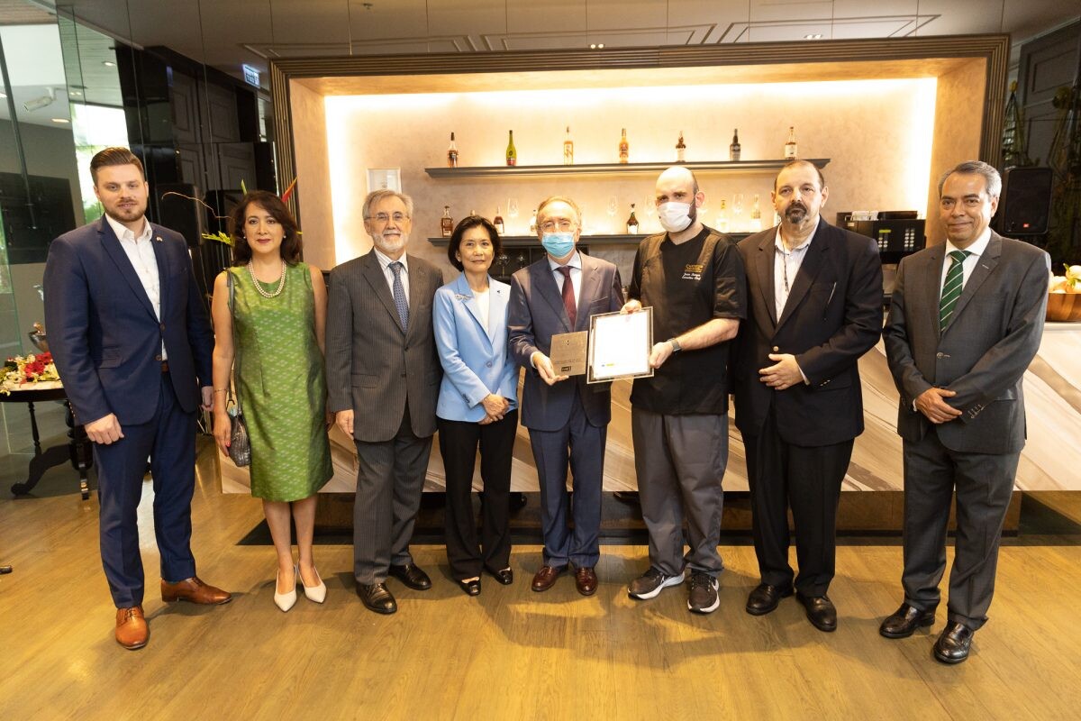 ห้องอาหารอัลบริเซียส์ ห้องอาหารสเปนแห่งแรกในประเทศไทยที่ได้รับรางวัล Restaurantes de Espa?a