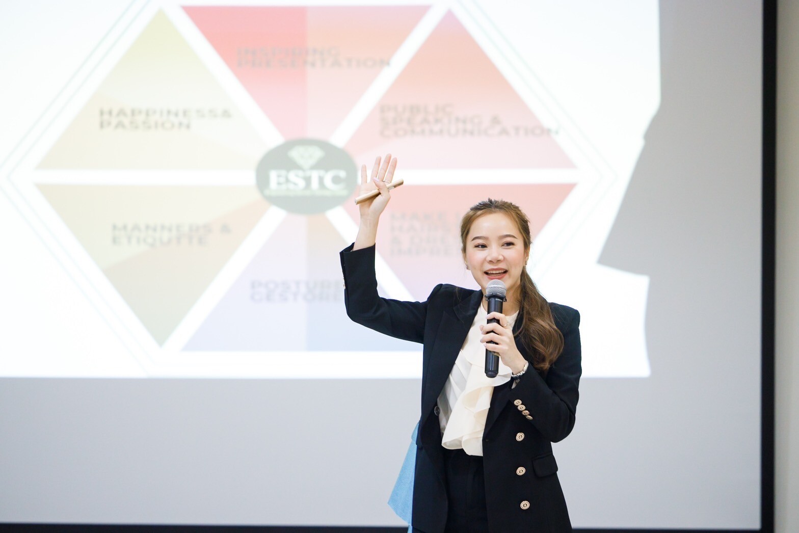 "ESTC Training Center" ตอบโจทย์การพัฒนาบุคลิกภาพและการบริการ