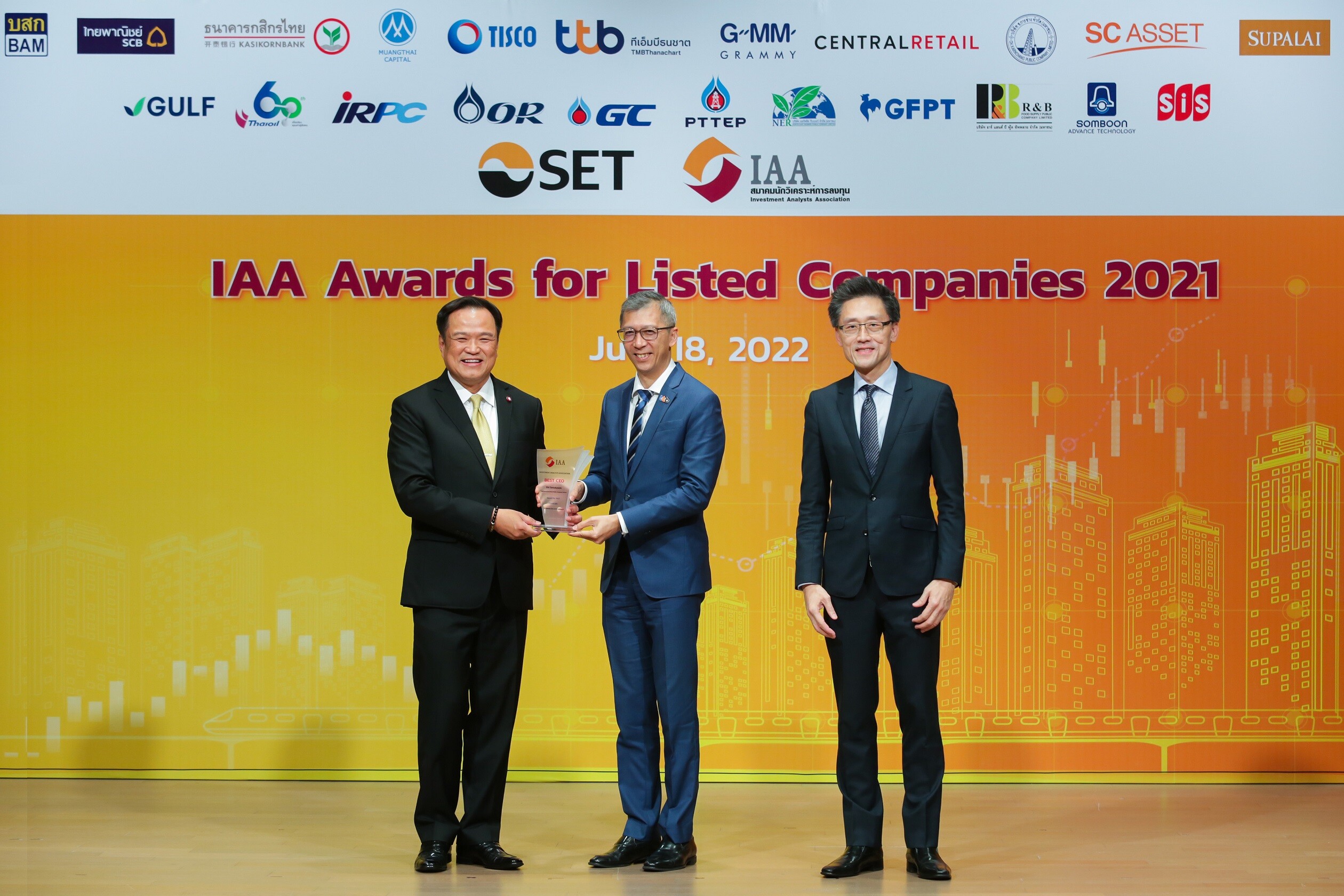 ทีเอ็มบีธนชาต คว้ารางวัล BEST CEO - กลุ่มธุรกิจการเงิน สองปีซ้อน จากเวที "IAA Awards for Listed Companies 2021"
