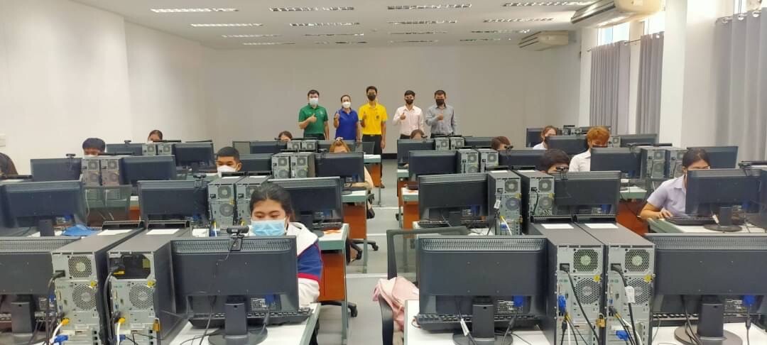สนพ.เพชรบุรี จัดทดสอบมาตรฐานฝีมือแรงงานแห่งชาติ  สาขา พนักงานการใช้คอมพิวเตอร์ (ประมวลผลคำ) ระดับ 1 ให้แก่นักศึกษามหาวิทยาลัยราชภัฏเพชรบุรี