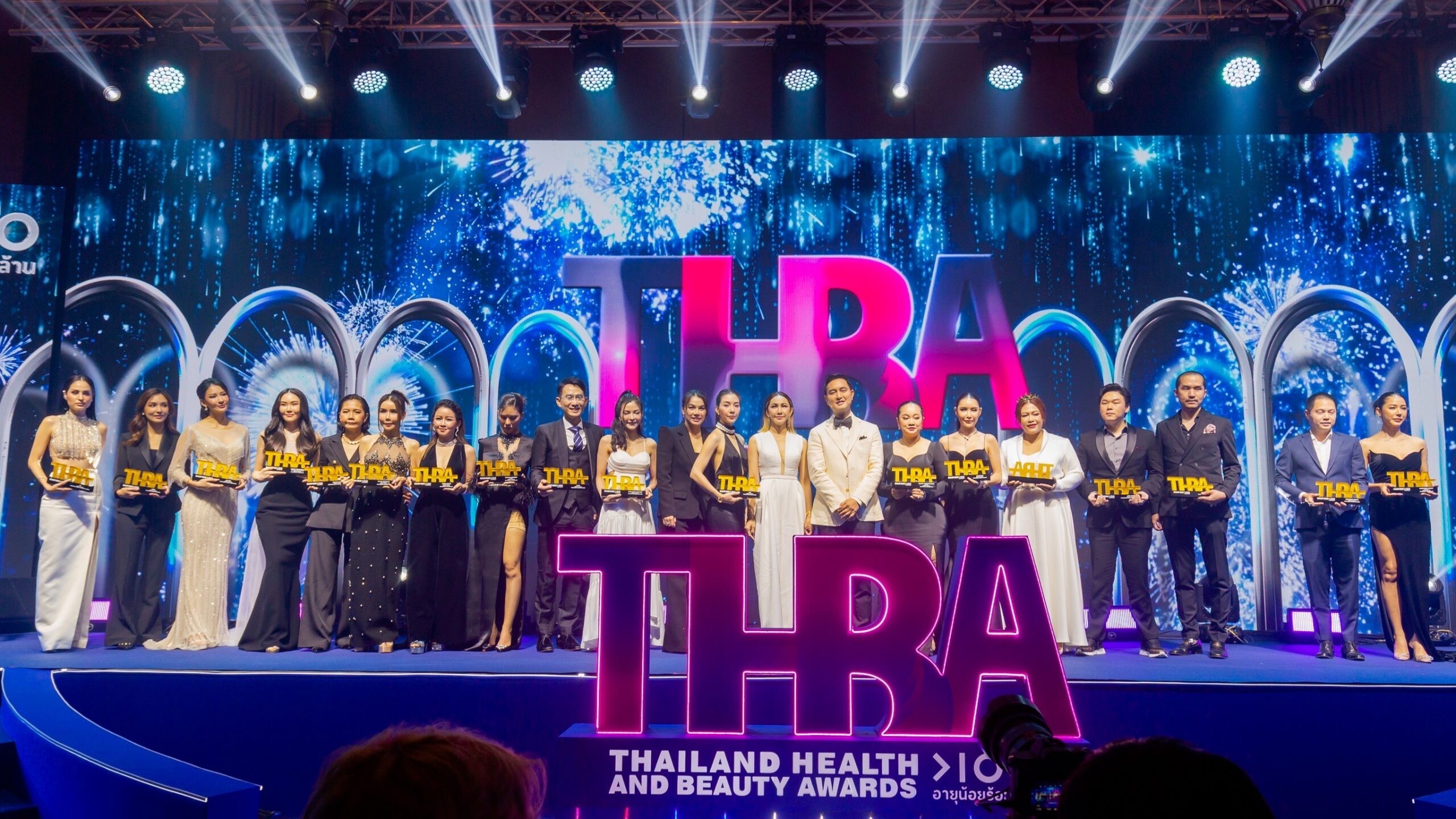 คนบันเทิง คิมเบอร์ลี่ , ขวัญ ,พุฒิ , จุ๋ย , วุ้นเส้น พาเหรดรับรางวัลสุดยิ่งใหญ่ "THAILAND HEALTH AND BEAUTY AWARDS 2022"