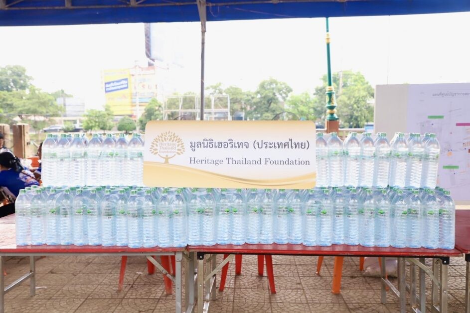 มูลนิธิเฮอริเทจ ประเทศไทย ร่วมส่งกำลังใจพร้อมมอบน้ำดื่มแก่เทศบาลนครรังสิต เพื่อช่วยเหลือผู้ประสบภัยน้ำท่วม จ.ปทุมธานี