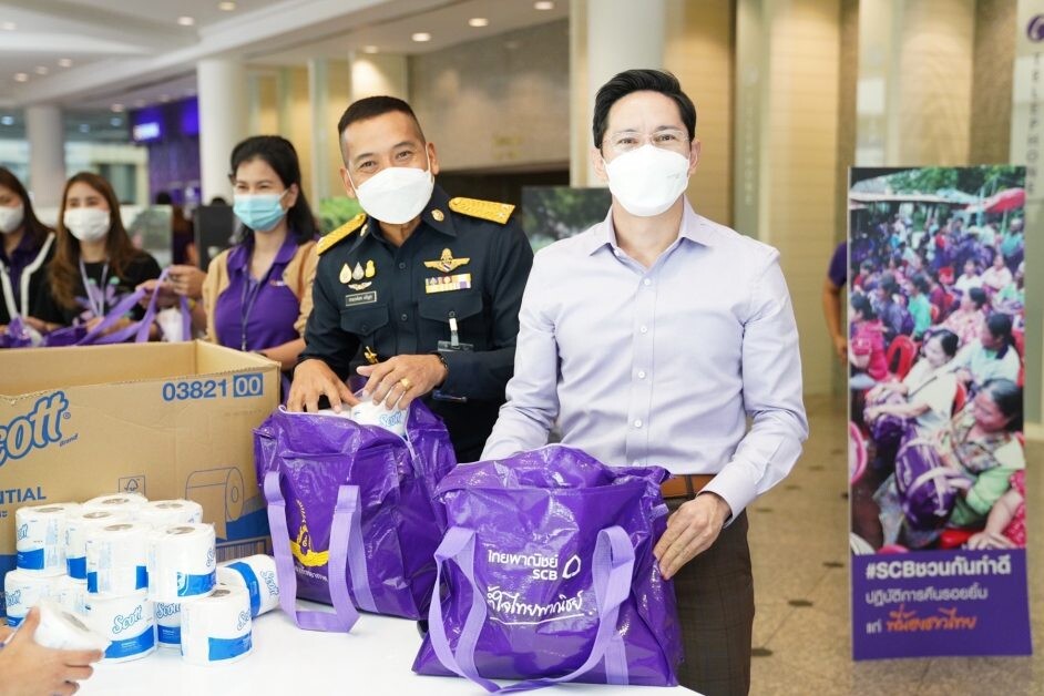 ธนาคารไทยพาณิชย์ห่วงใยผู้ประสบอุทกภัยส่งมอบถุงยังชีพ "น้ำใจไทยพาณิชย์" กว่า 7,500 ถุงเพื่อบรรเทาทุกข์และเติมกำลังใจ