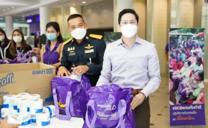ธนาคารไทยพาณิชย์ห่วงใยผู้ประสบอุทกภัยส่งมอบถุงยังชีพ